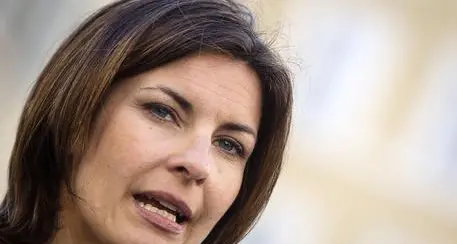 La denuncia di Alessandra Moretti: “Minacciata di essere sfregiata con l’acido”