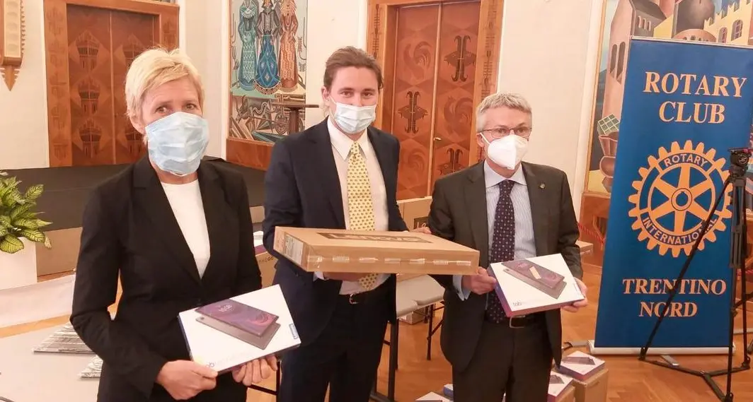 Novanta computer per la DAD degli studenti bisognosi, la donazione del Rotary Club Trentino Nord