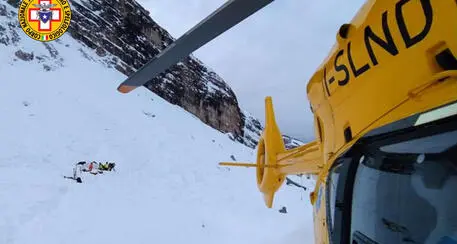 Valanga a Cortina d’Ampezzo, morta nella notte la donna rimasta sotto la neve