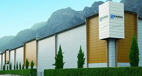 Per entrare al lavoro, esibisce il green pass di un altro: operaio delle Cartiere licenziato in tronco