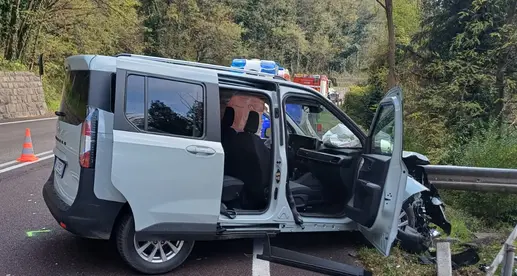 Scontro frontale tra due auto, quattro feriti lungo la Ss 47