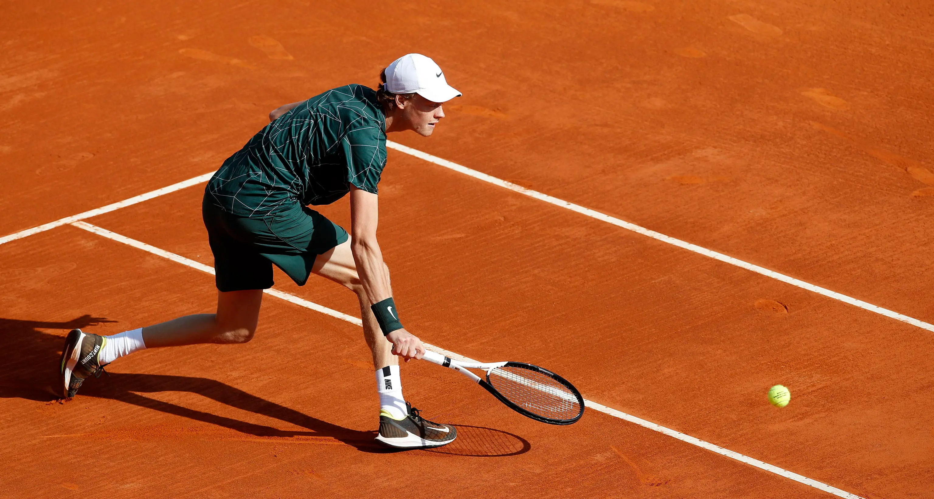 Sinner vola agli ottavi del torneo di Montecarlo: Ruusvuori sconfitto in un’ora e 43 minuti