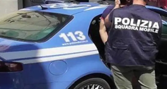 Picchia la moglie e la minaccia con il coltello: allontanato da casa il marito e padre di un bimbo disabile