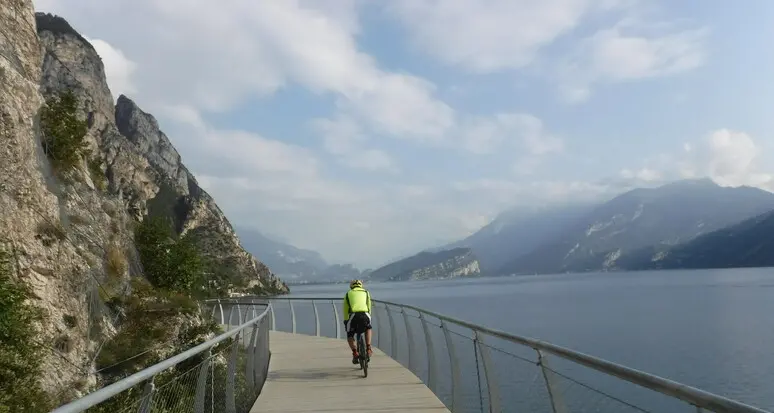 Ciclovia del Garda, nuovo esposto alla procura di Verona: «Si compromette un tratto di costa di straordinario»