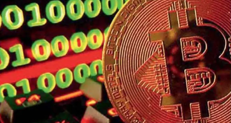 Aiuta l’anziano con i Bitcoin, a processo per circonvenzione d’incapace