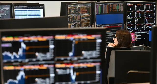 Borsa: Milano in calo con l'energia, scivola Leonardo