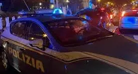 Dal cellulare vede i ladri in casa sua: blitz della polizia e arresto in diretta