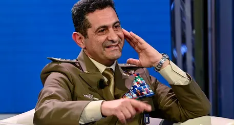 Figliuolo: “Fare le vaccinazioni nelle scuole ai ragazzi? Ci stiamo pensando”
