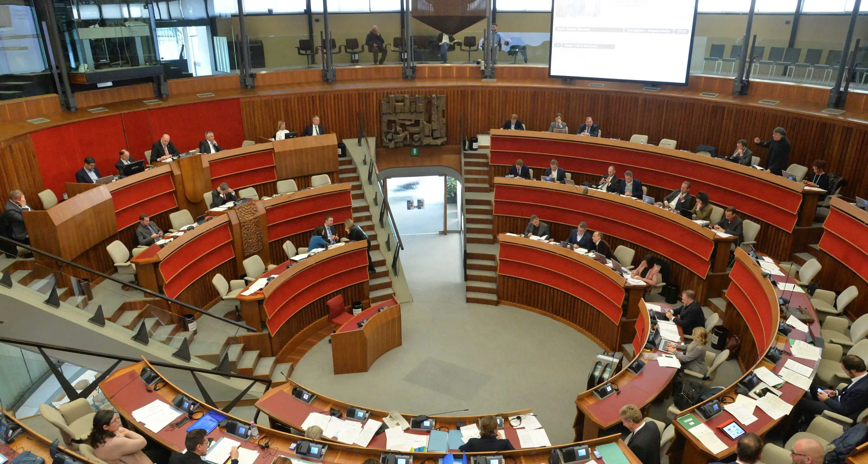 Sindaco e anche progettista di opere pubbliche: è vietato, ma la Giunta regionale prova a rimuovere il vincolo
