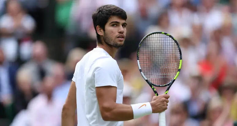 La tenacia di Alcaraz vince a Wimbledon: domato Djokovic