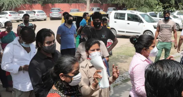 Omicron:allerta gialla a New Delhi,governo reimpone chiusure