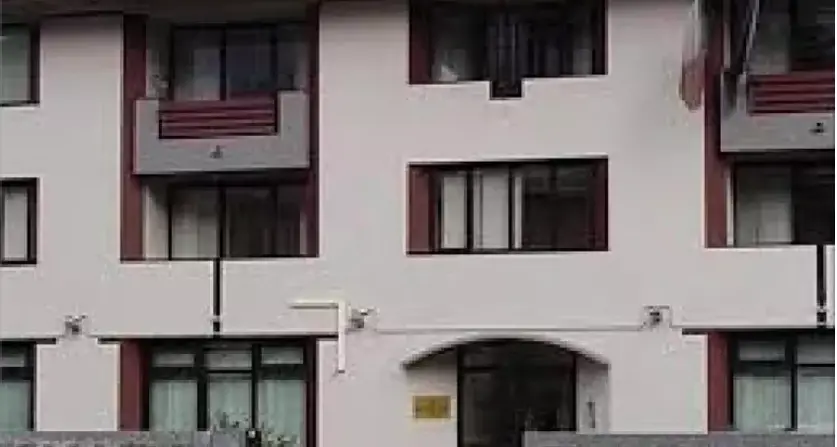 I bulli si scusano in aula e lui ritira la denuncia: i ragazzini si chiariscono e si abbracciano in tribunale