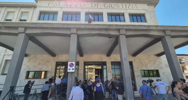 Sorelle ritrovate: interrogatori conclusi, i fermati hanno risposto al gip