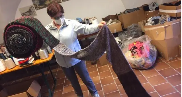 La «sciarpa (quasi) più lunga del mondo» sarà srotolata da Castel Toblino alle Viote domenica 24 luglio