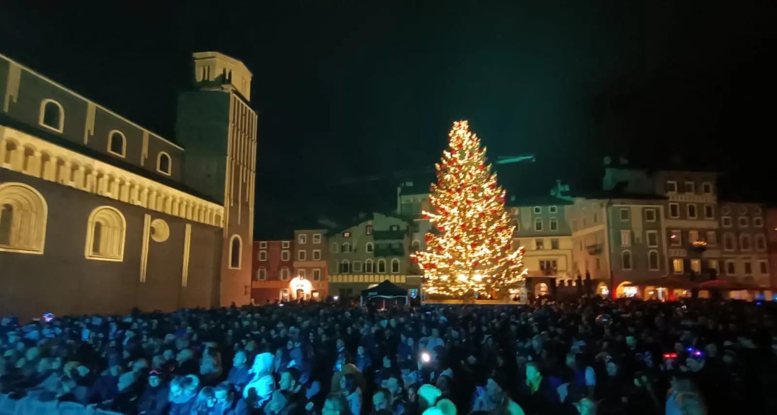 Piazza Duomo a Trento aspetta il “conto alla rovescia” per accogliere il 2023