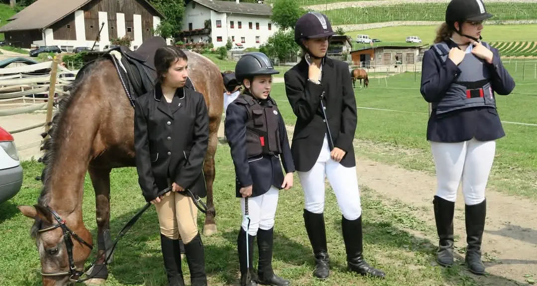 Trento, l’emozione di un pomeriggio a cavallo per i bambini dai 4 ai 12 anni