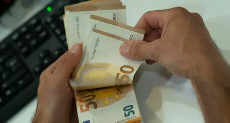 Arriva la quattordicesima, si pagano vacanze e debiti: 14 miliardi per 10 milioni di italiani