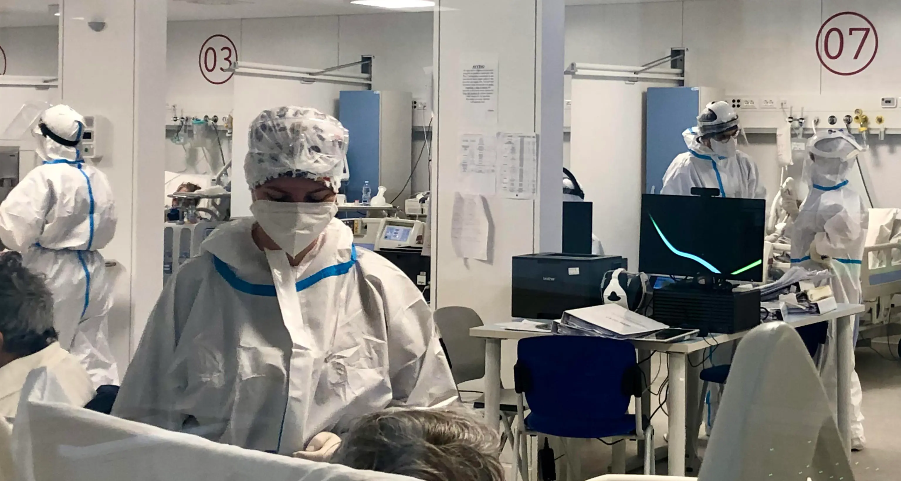 Dramma a Bolzano: donna no vax incinta di sette mesi, positiva al Covid perde il bambino