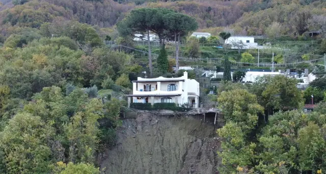 Casamicciola: proroga allerta,400 sfollati ancora fuori casa