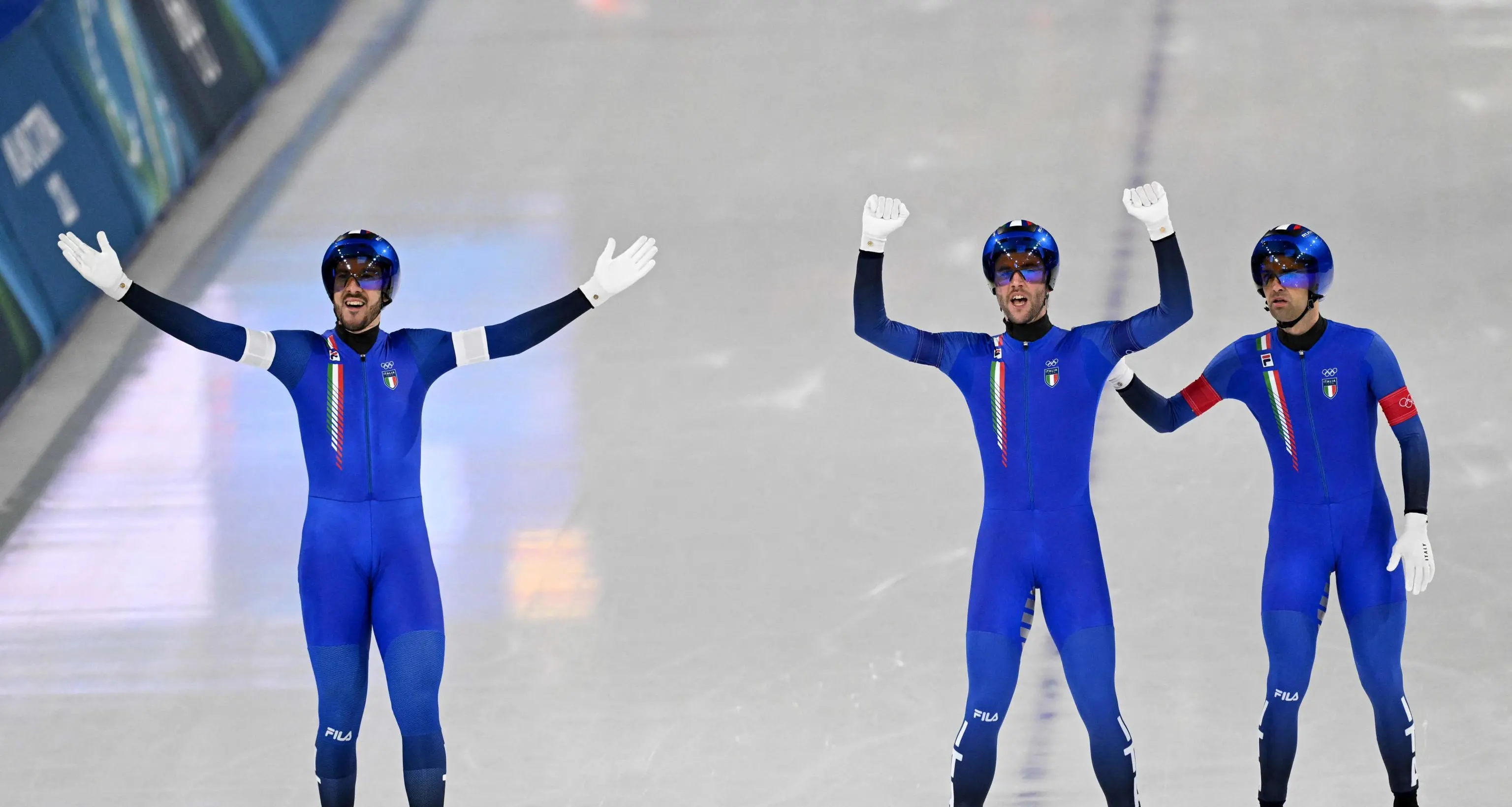 Il ghiaccio si tinge di azzurro: Ghiotto, Giovannini e Malfatti conquistano l’oro