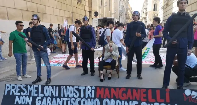 Falcone: corteo a Palermo, 'no mafia no guerra'