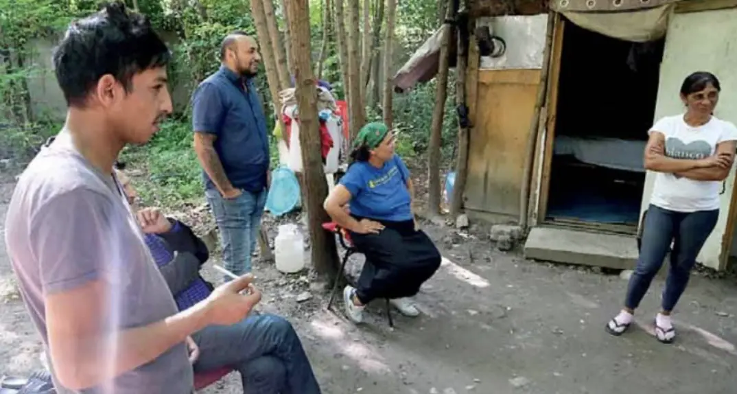 Nelle baracchine dell’Ex Sloi senza alternative: “Se ci cacciano andremo per strada”