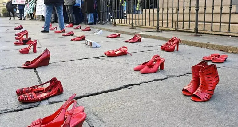 Orrore a Salerno: Salerno, donna muore strangolata in casa dall'ex compagno