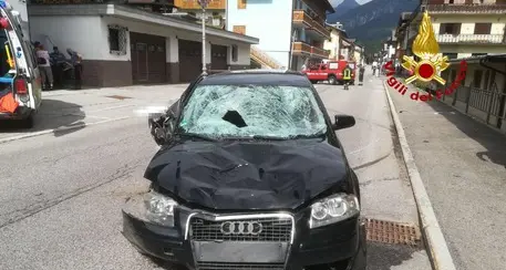 Cadore, famiglia travolta da un’auto al confine con il Trentino Alto Adige: tre i morti, tra cui un bimbo di due anni