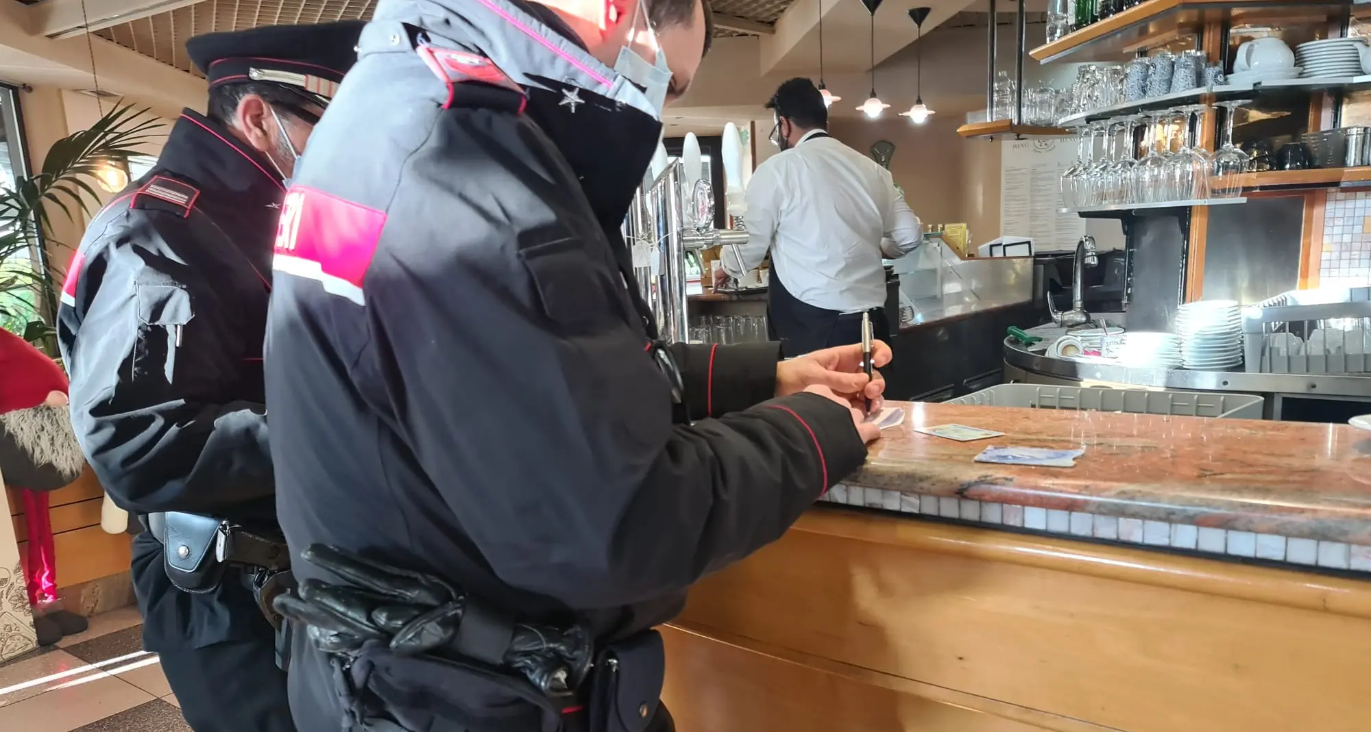 Super green pass, in tutto il Trentino da stamattina controlli capillari in bar e ristoranti