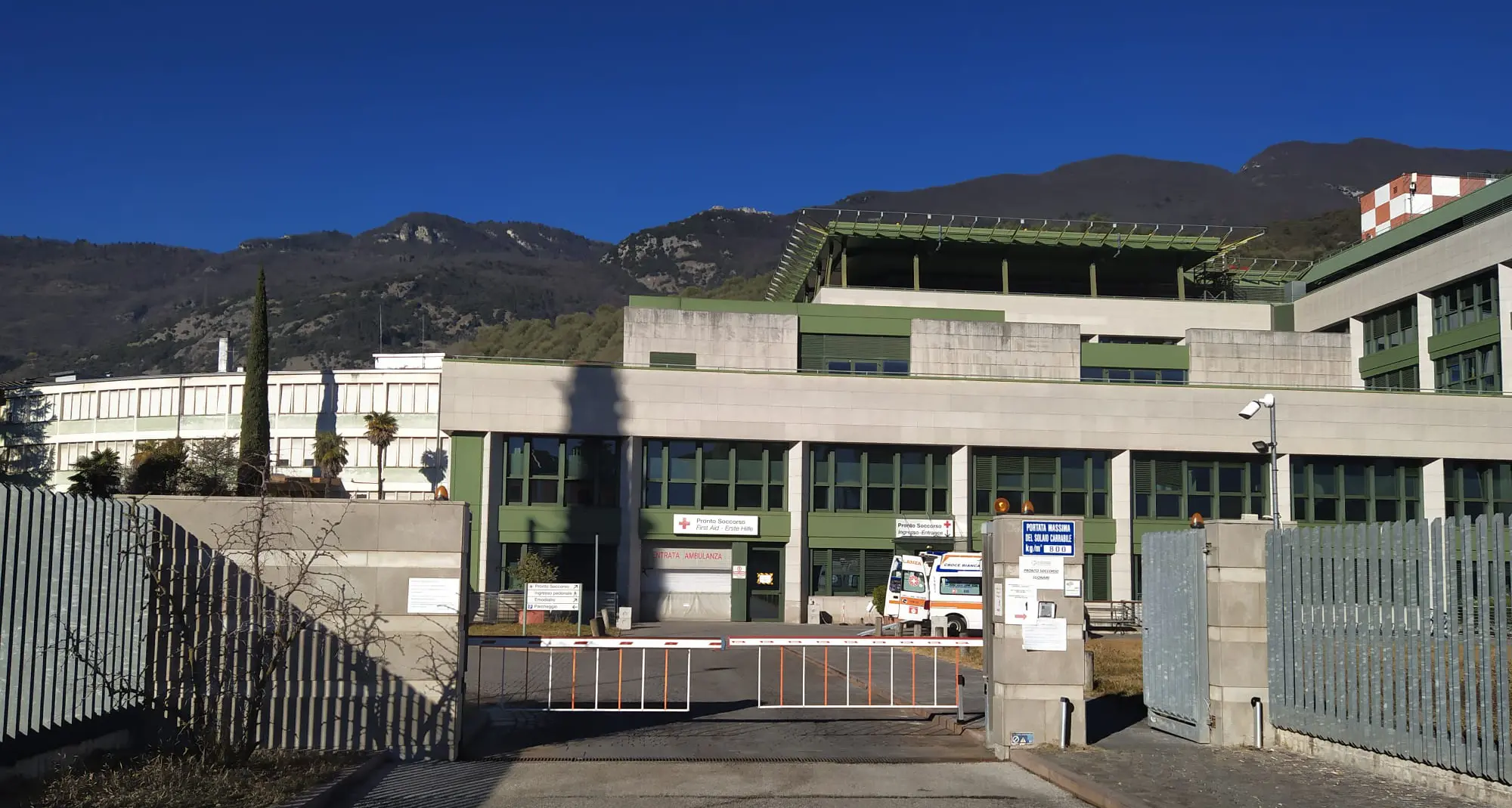 Pronto Soccorso di Arco, è emergenza personale, via tre medici e la Provincia precetta i dottori di Medicina: domani la protesta dei cittadini