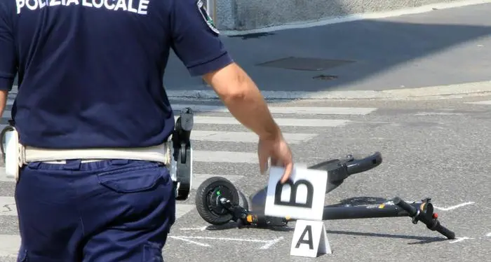 Automobil club Trento: boom di incidenti con il monopattino elettrico, serve l’obbligo del casco