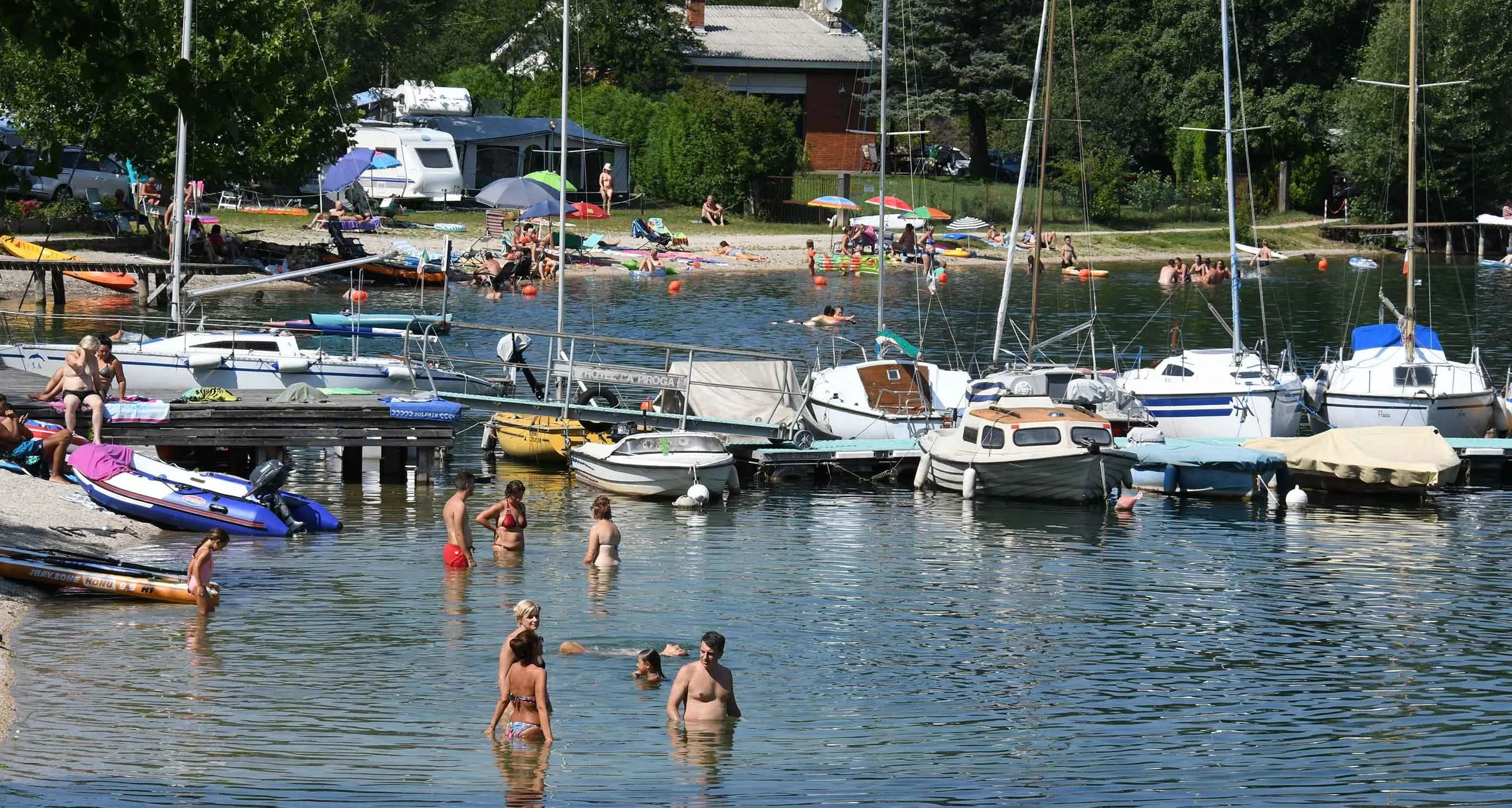 Maltempo, acque fognarie sversate nel lago di Caldonazzo: divieto di balneazione