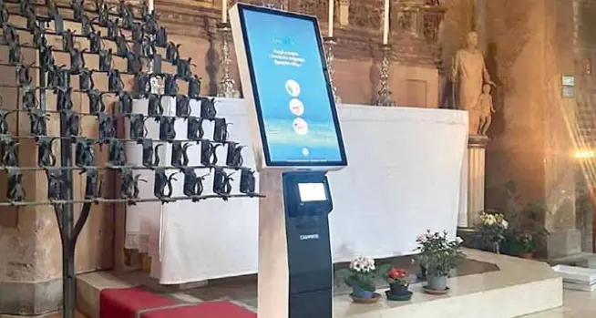 L'elemosina in chiesa adesso si fa con il bancomat