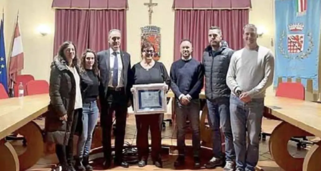 In pensione dopo 37 anni di lavoro, Campodenno saluta la sua segretaria comunale