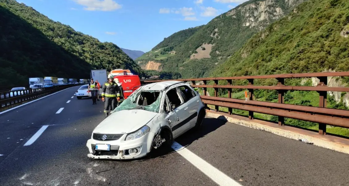 A22, grave incidente a Ponte Gardena, ferita una trentina di 51 anni