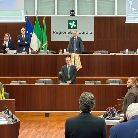 Insultata dopo la chemio, al Pirellone foulard sui banchi della presidenza