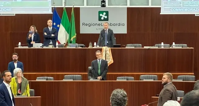 Insultata dopo la chemio, al Pirellone foulard sui banchi della presidenza