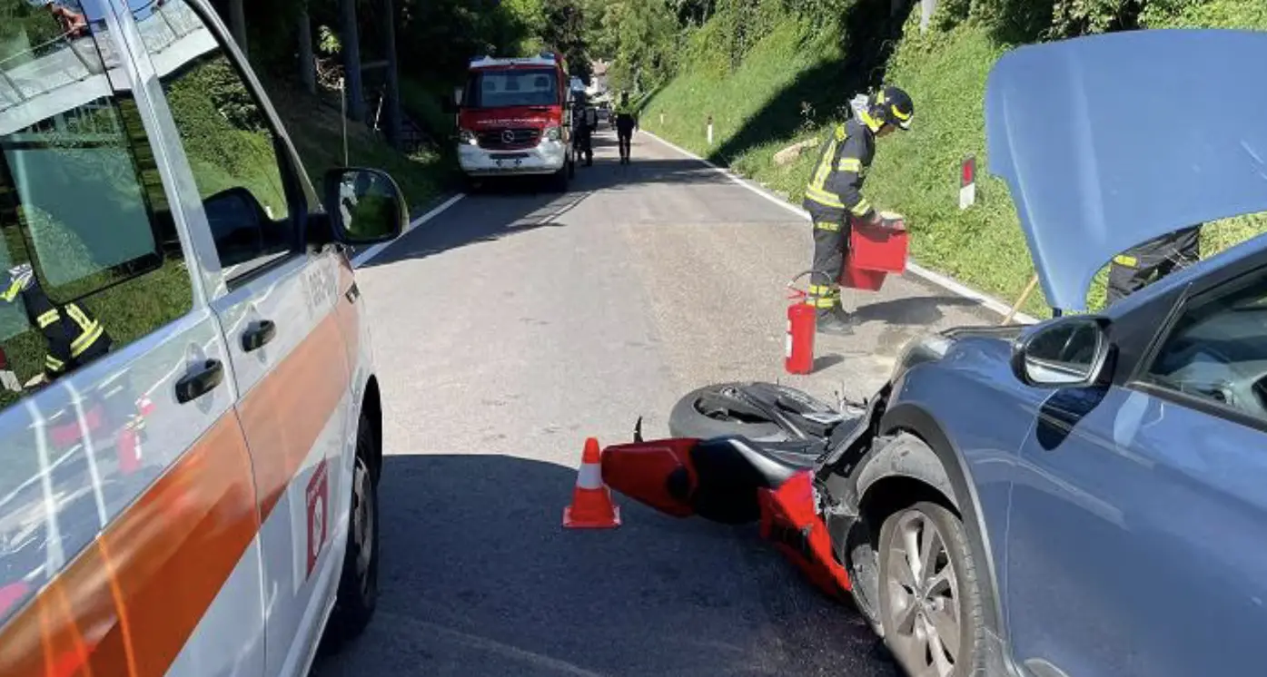 Motociclista grave dopo scontro con auto a Villazzano
