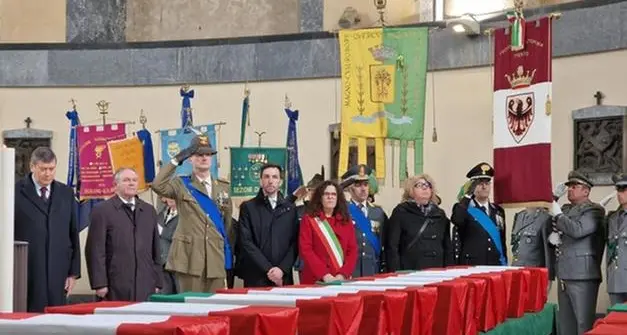 Tumulati i resti di 23 soldati della Grande Guerra, trovati nei giorni scorsi su Adamello, Tonale e Ortigara
