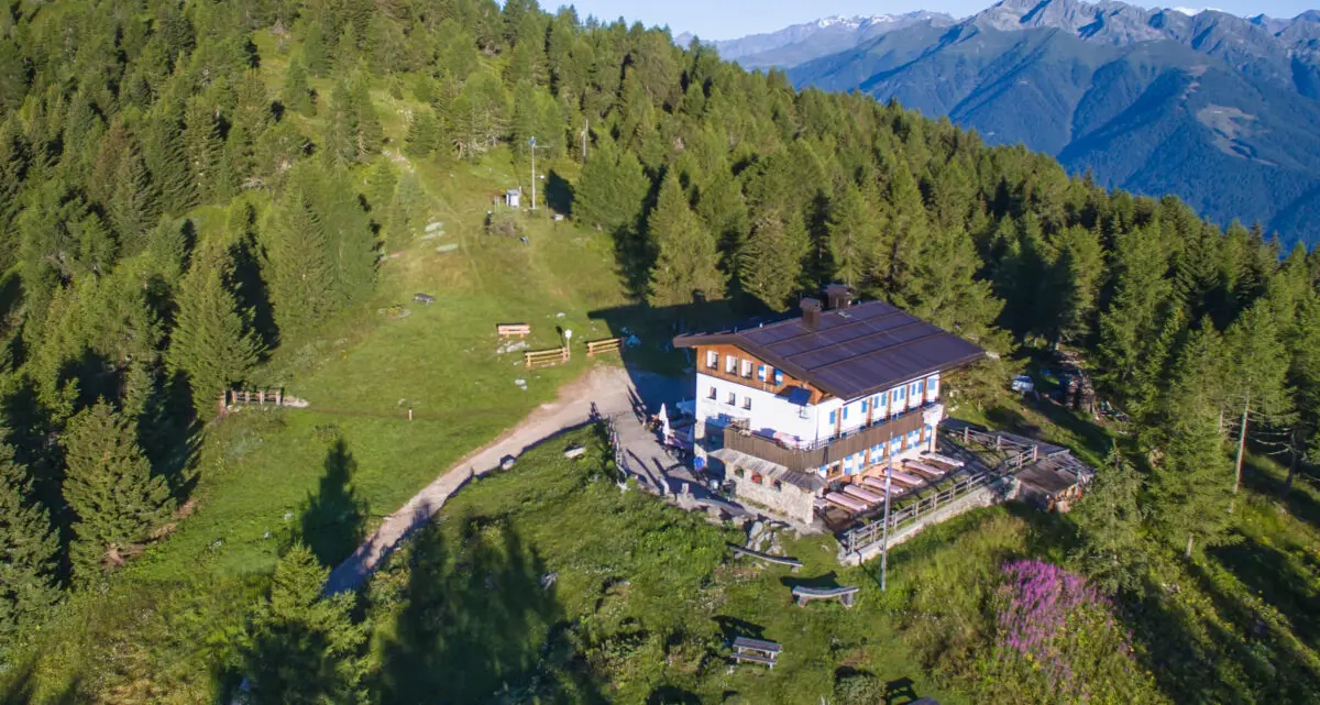 Chi vuole gestire il rifugio Peller? Ecco il bando della Sat (entro il 7 gennaio)