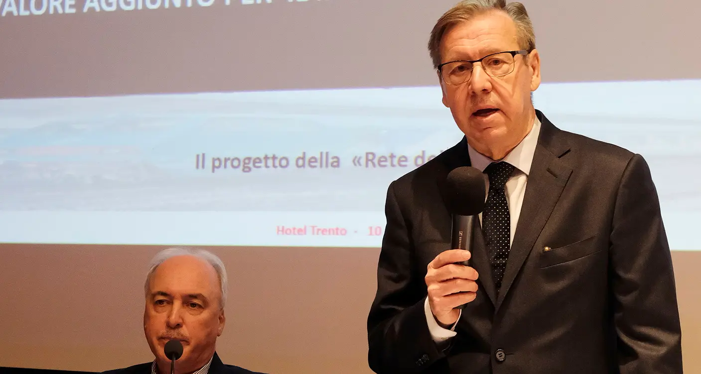 Circonvallazione ferroviaria, affollata serata a Gardolo: \"Non si farà mai, troppi rischi\"