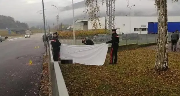 Investita e uccisa a Fonzaso da un’auto pirata: scagliata oltre una recinzione, trovata solo la mattina dopo