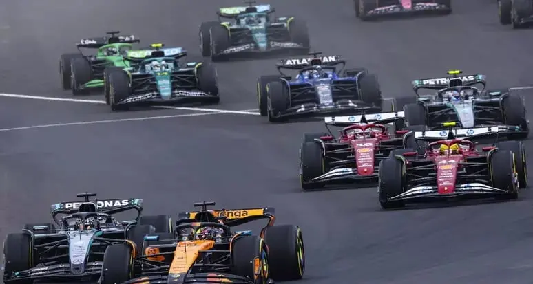 F1: in Cina domina la McLaren, altra giornata no per le Ferrari