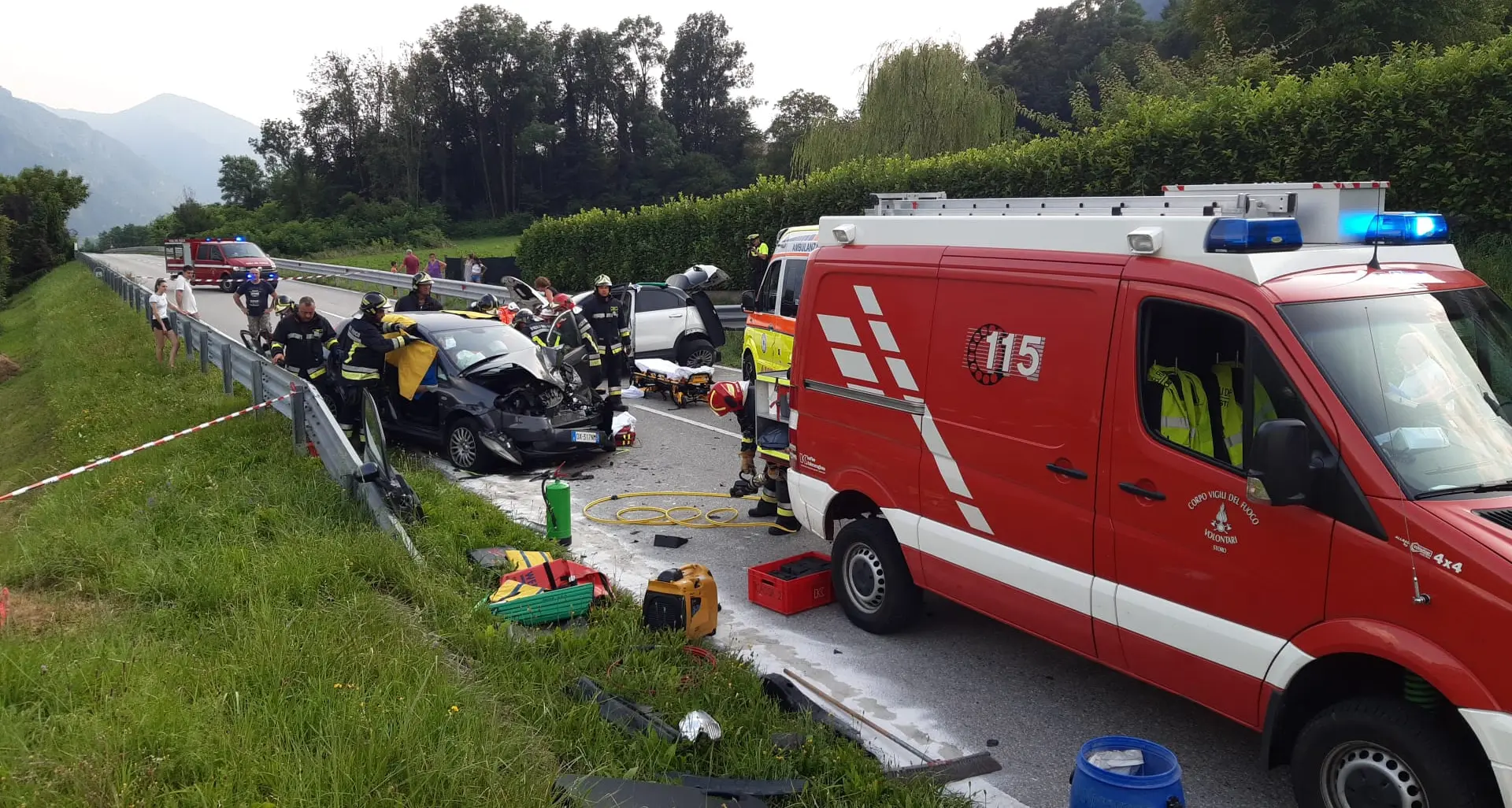 Scontro tra una Panda e una Punto nella zona di Storo, tre persone ferite