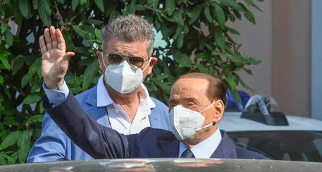 Silvio Berlusconi dimesso dall’ospedale San Raffaele