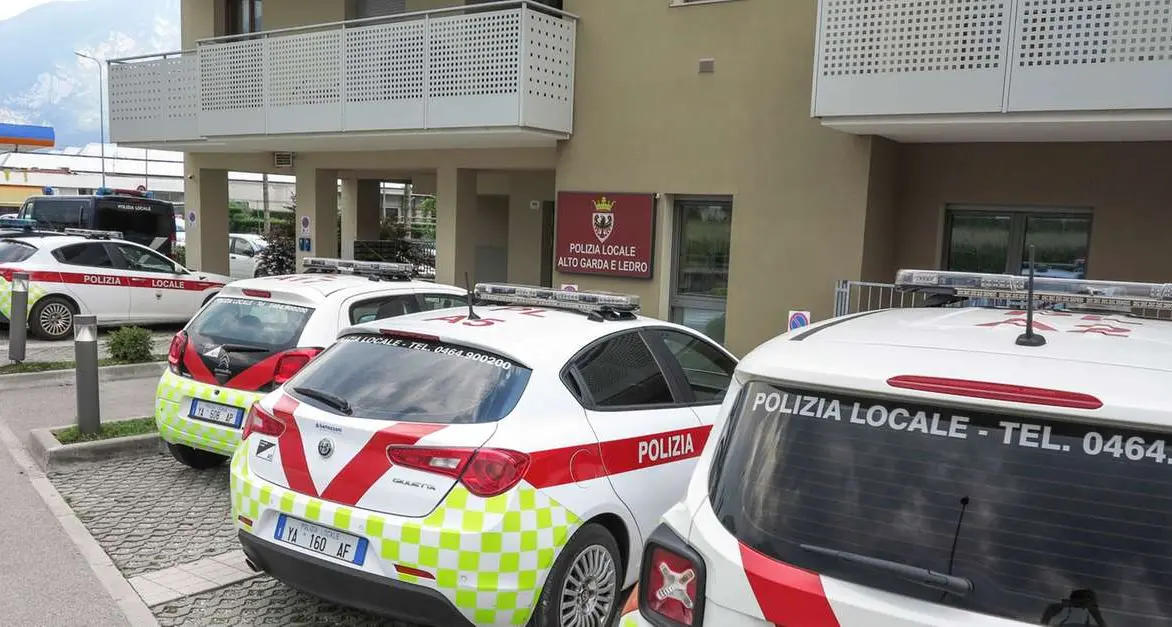 La banda dei rumeni: auto di lusso con targa straniera, e chiedevano firme e soldi per i bambini malati (che non esistono)