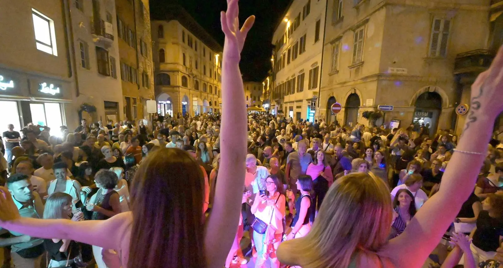 Notte bianca delle Vigiliane, divieto di vendita di bottiglie e lattine (non solo di alcool)