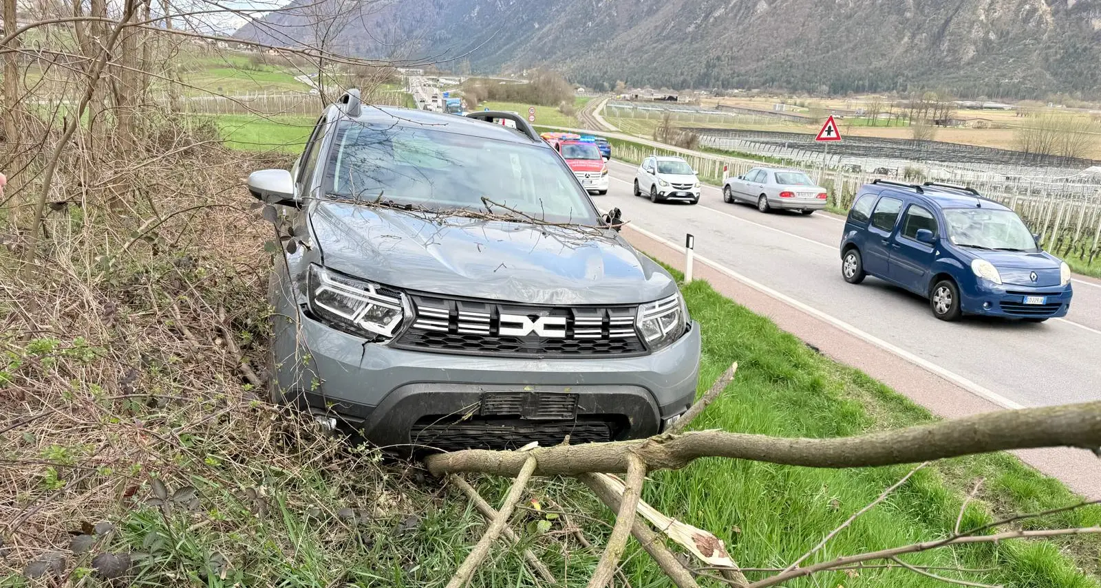 Incidente nella zona di Campiello, macchina fuori strada: nessun ferito