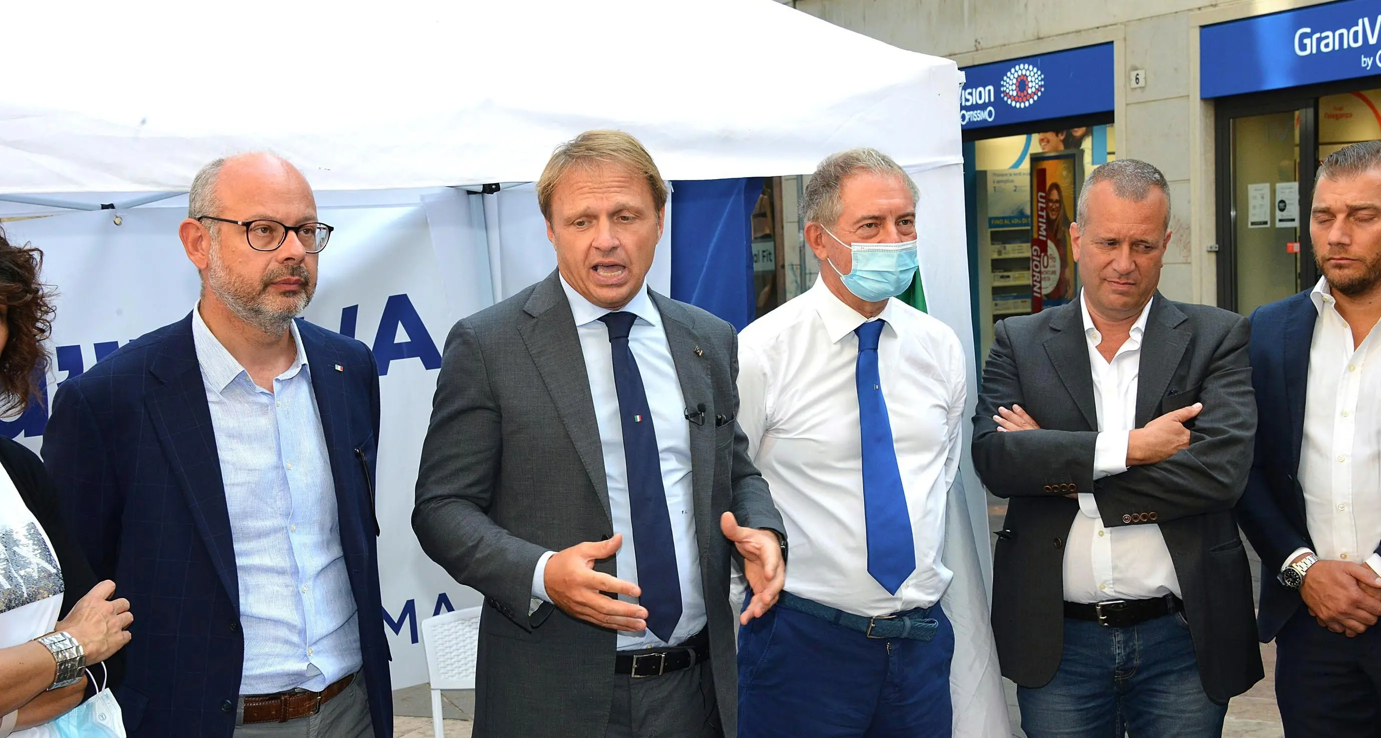 Politica: nel centrodestra il braccio di ferro per le candidature, fra Lega, Forza Italia e Fratelli d'Italia