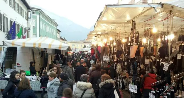 Domenica a Lavis si fa festa con la Fiera dei Ciucioi, 160 bancarelle per la kermesse invernale